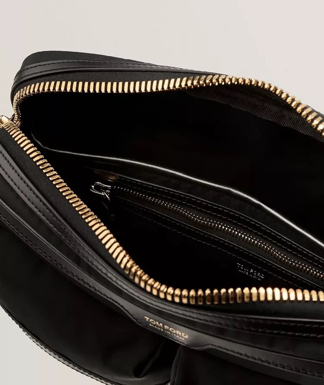 TOM FORD 톰포드 나일론 더블 유틸리티 포켓 메신저 백 상품이미지3