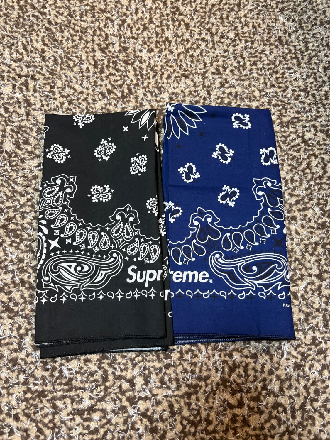 슈프림 페이즐리 반다나 블랙/네이비 상품이미지1