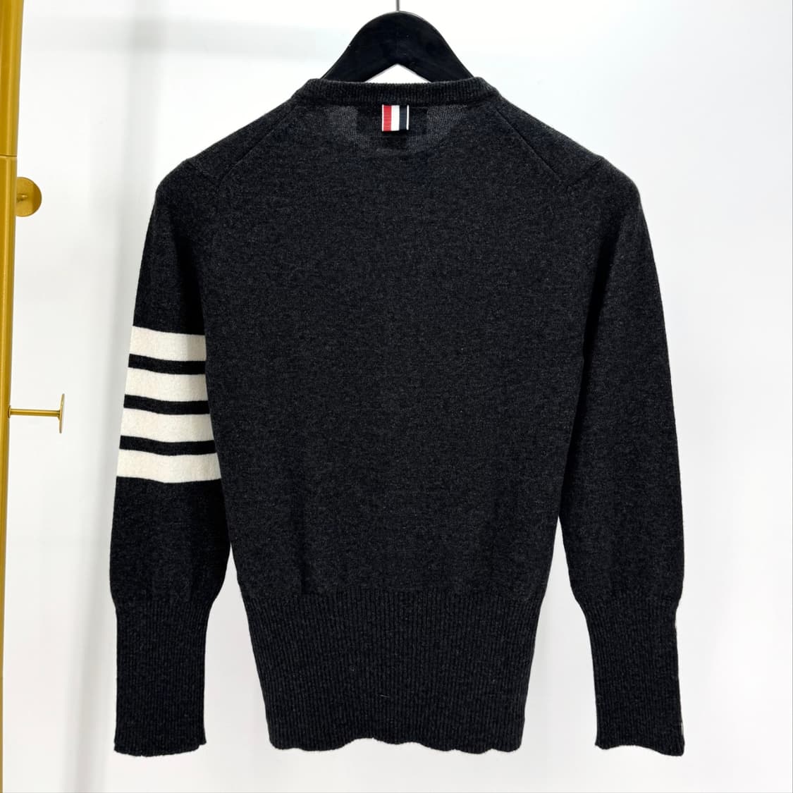 [40사이즈] 톰브라운 사선완장 캐시미어 니트 (FKA001A) 상품이미지3