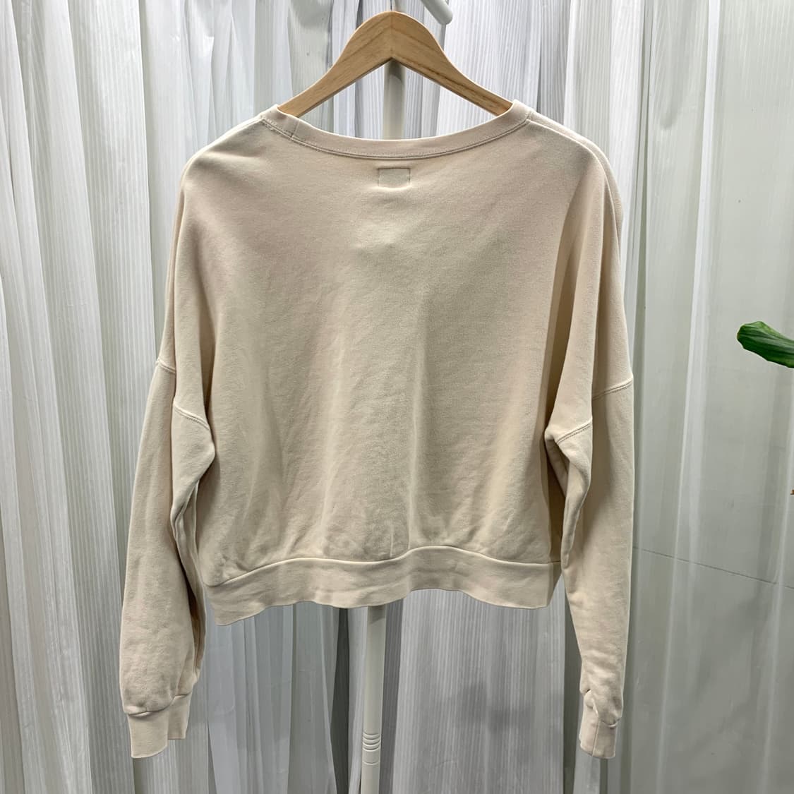 Lee 아이보리 자수 로고 크롭 맨투맨 1882 상품이미지2