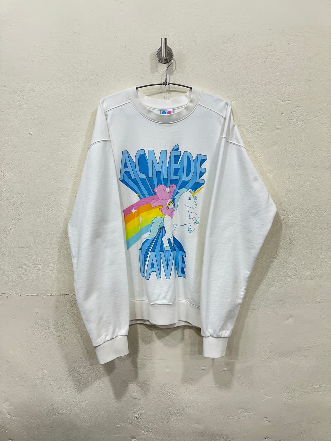 아크메드라비 케어베어 콜라보 맨투맨 상품이미지1