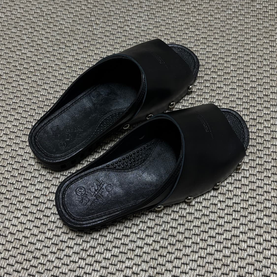 벤치 스터드 슬리퍼 상품이미지4