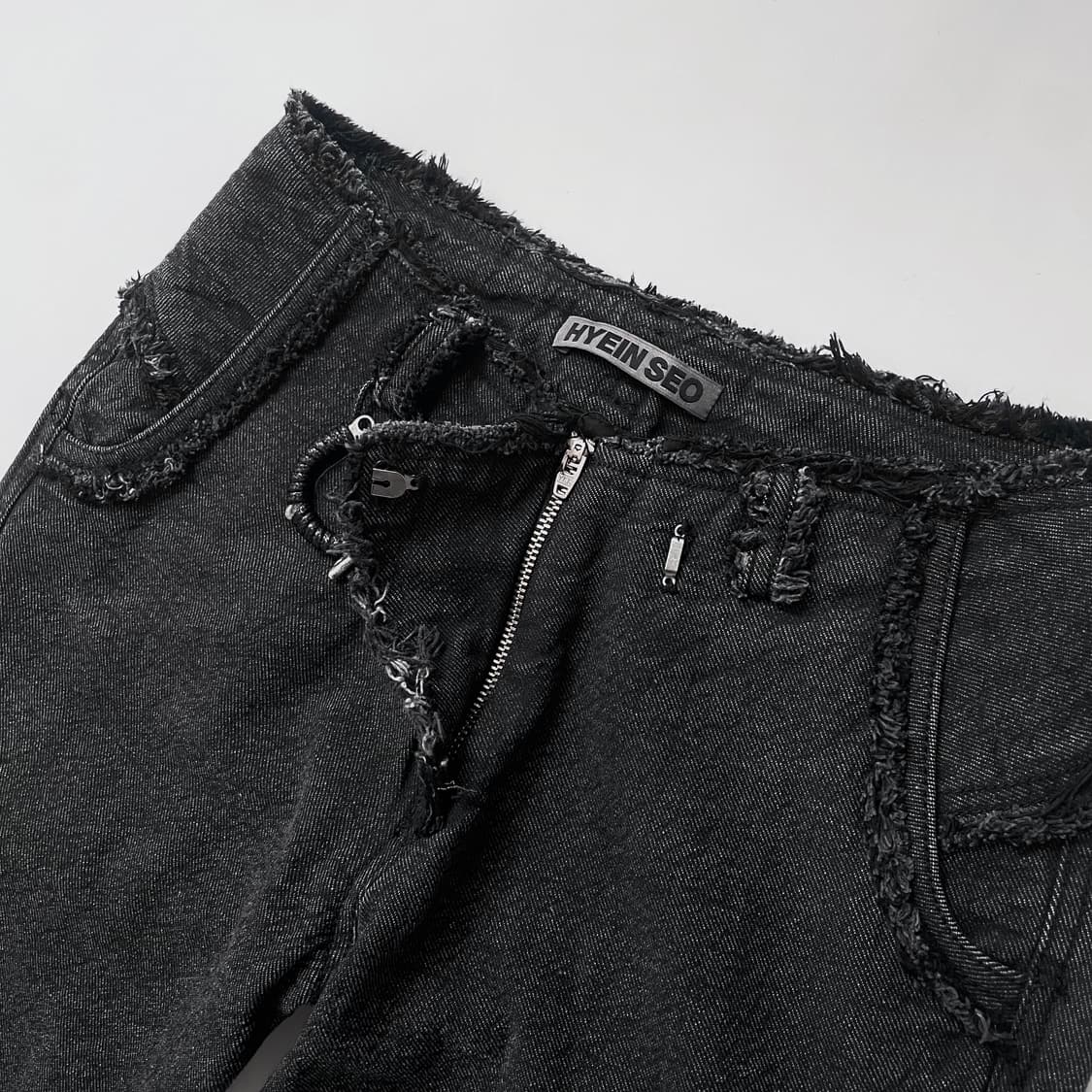 [HYEIN SEO] 혜인서 챠콜 로우라이즈 데님 팬츠 (1) 상품이미지3