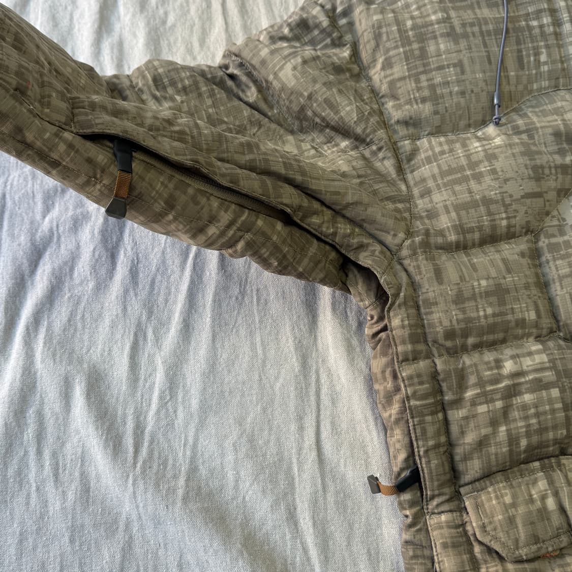 노스페이스 해외판 밀리터리 카모 후드 패딩 M(105) 상품이미지4