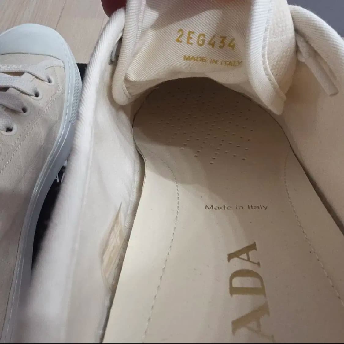 프라다 삼각로고 캔버스 로우탑 스니커즈 UK 9 사이즈 상품이미지5