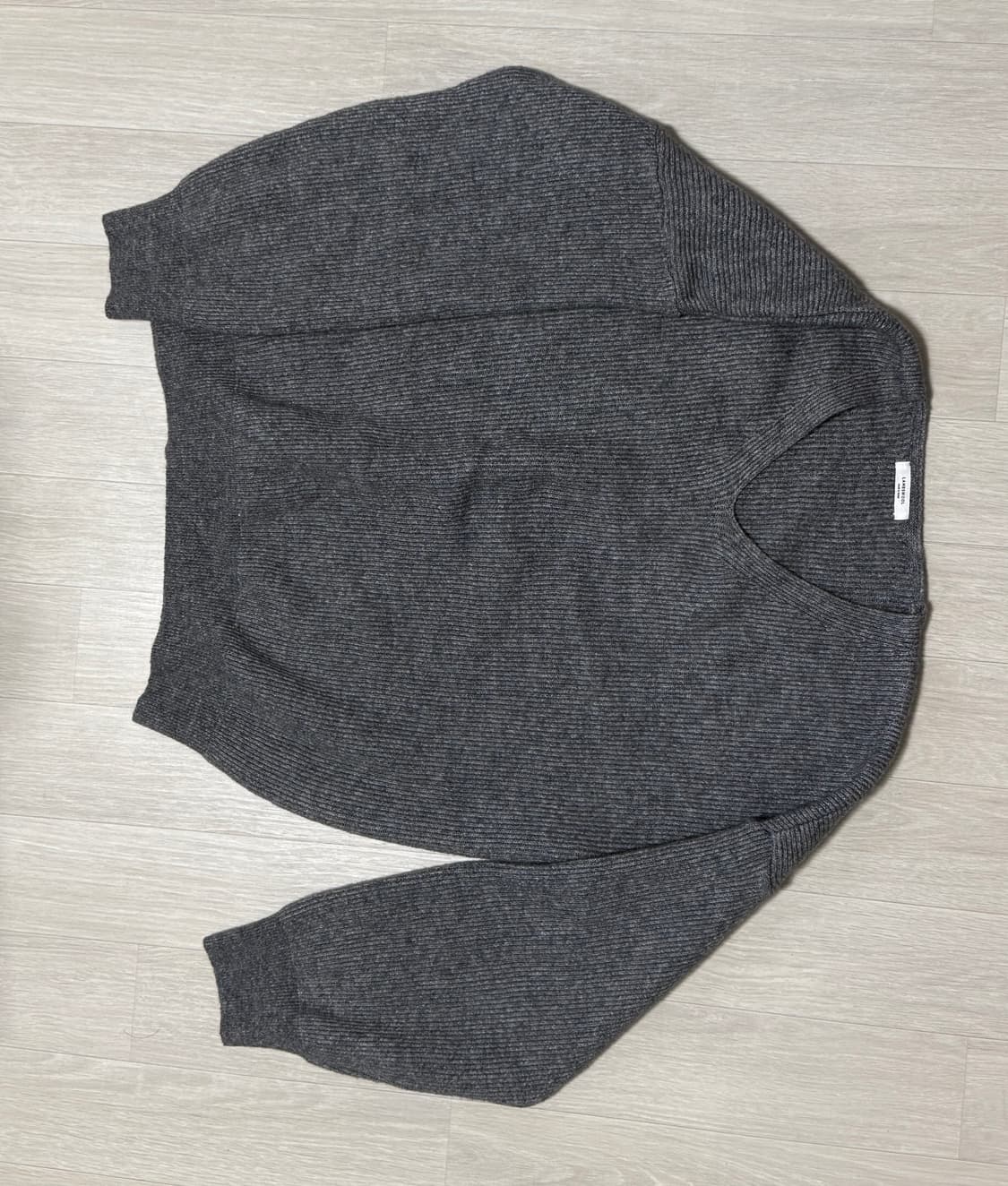 회색 브이넥 네트 상품이미지1