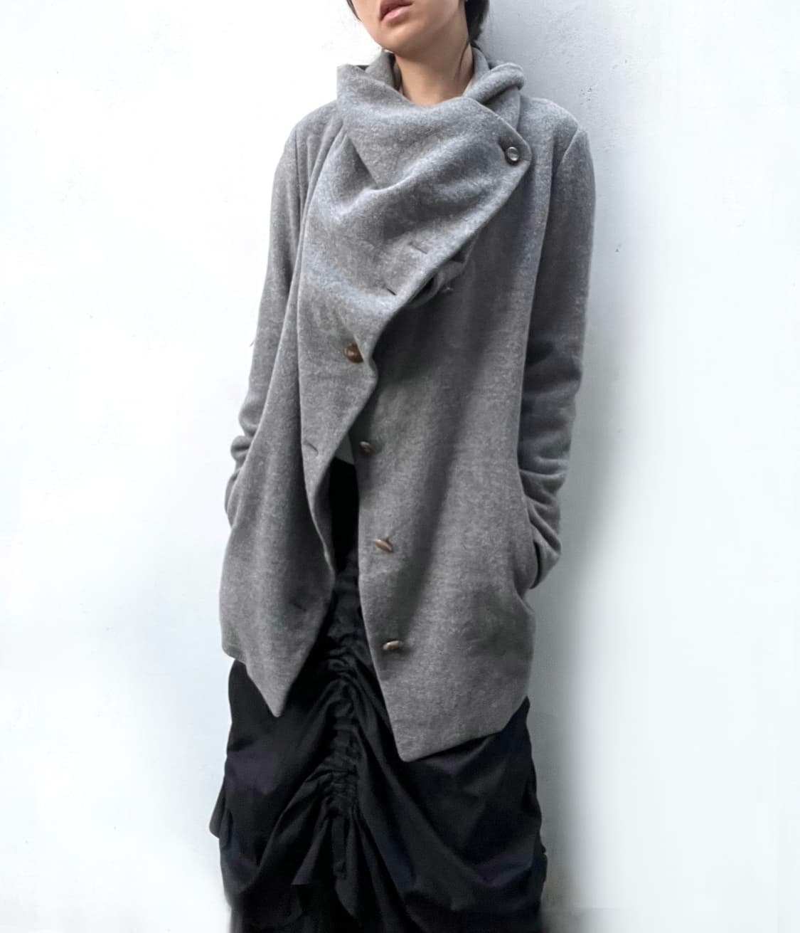 Asymmetric 하이넥 드레이핑 코트 상품이미지4