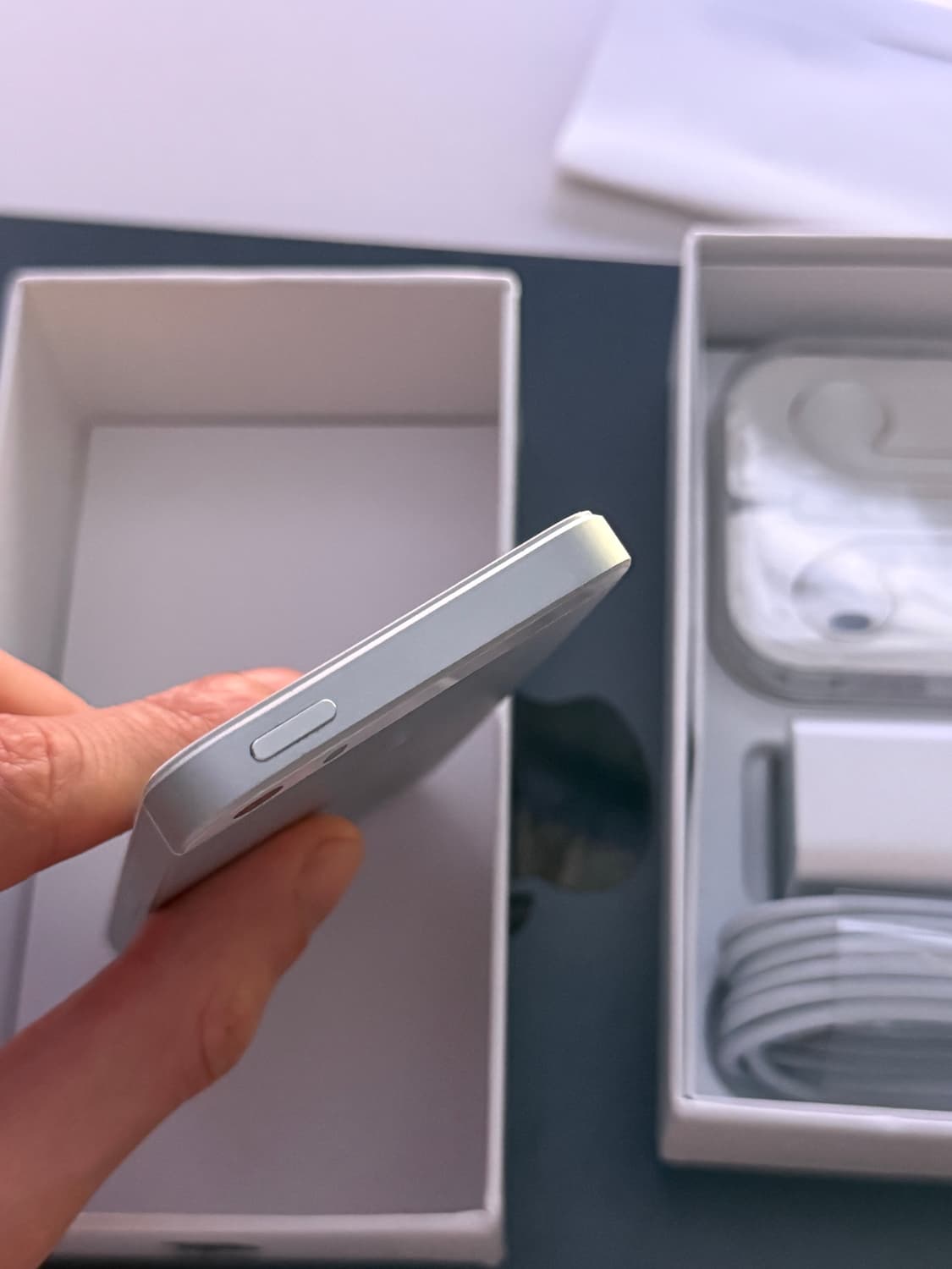 정품 무음 아이폰 se1 실버 128기가 풀박스 새상품 상품이미지4