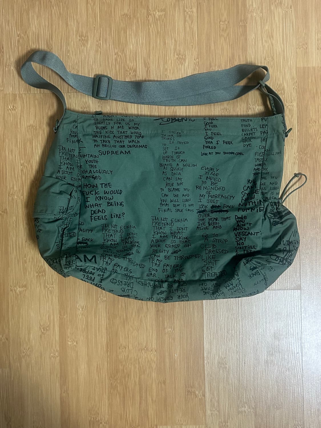 슈프림 필드 메신저백 올리브 곤즈 판매합니다. 상품이미지2