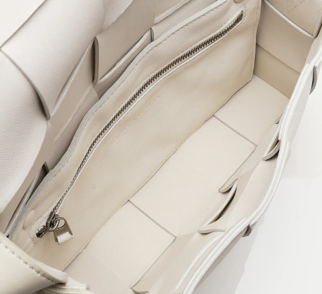 [A급] 보테가베네타 578004 화이트 카세트백 판매합니다!!! 상품이미지5