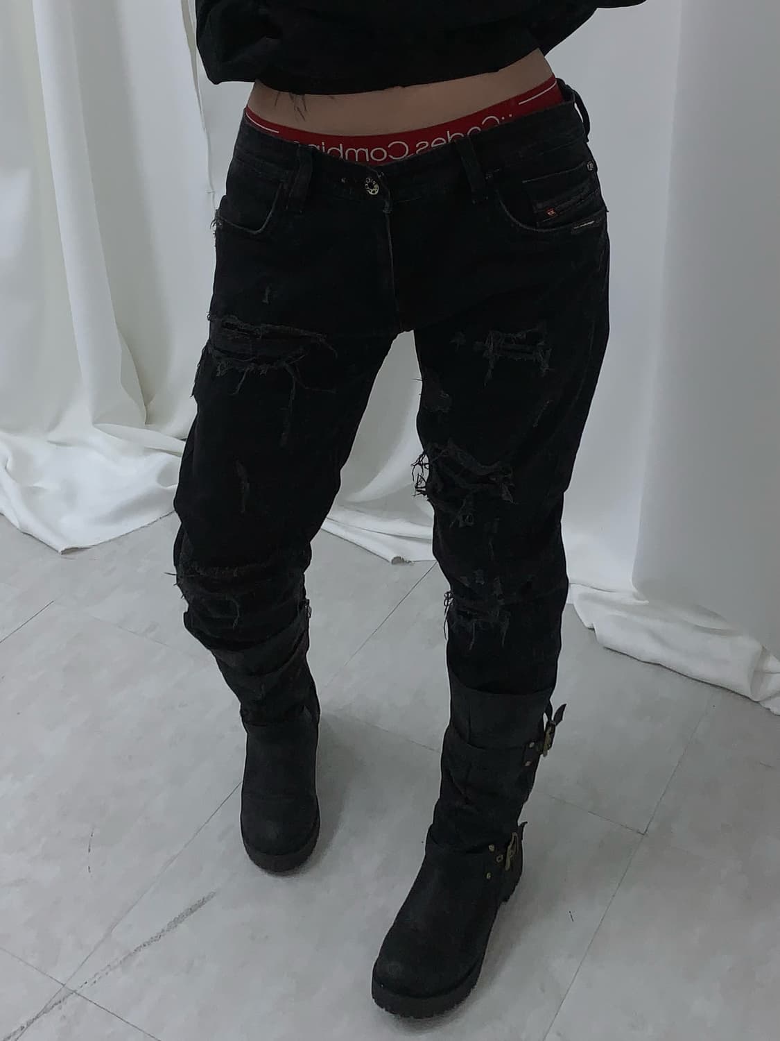Diesel low-rise distressed jeans 상품이미지1