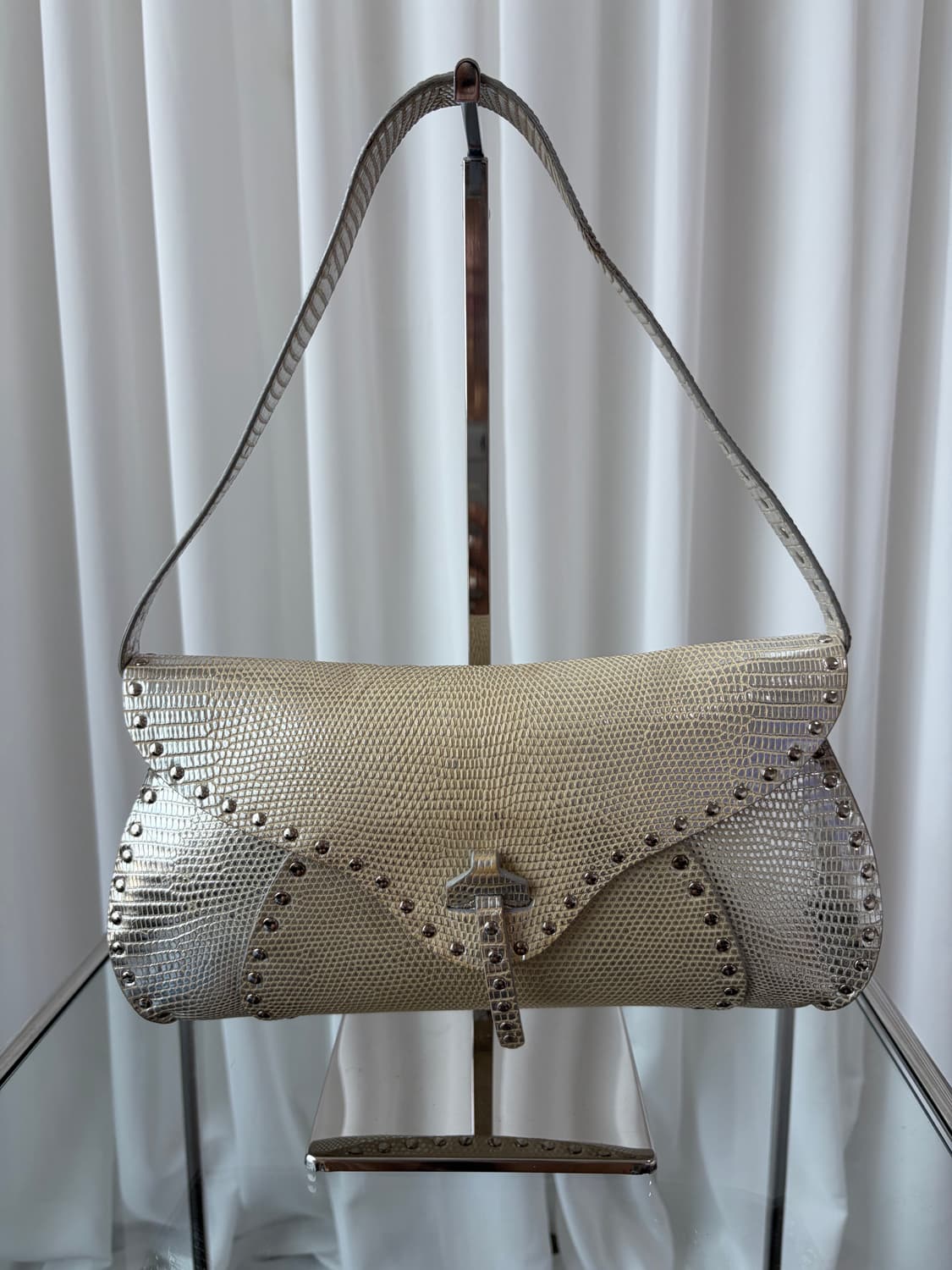 셀린느 리자드스킨 스터드 트리옹프 숄더백  상품이미지2