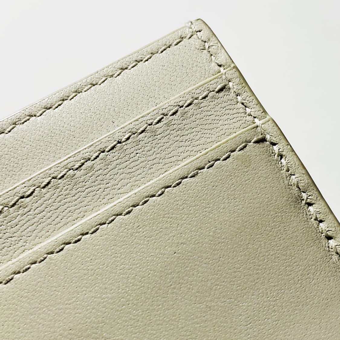 [정품] SAINT LAURENT 생로랑 로고 엠보스드 소가죽 카드지갑 상품이미지6