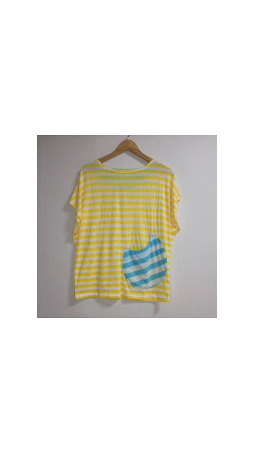 츠모리 치사토 옐로우 스트라이프 캣 포케 티셔츠 상품이미지1