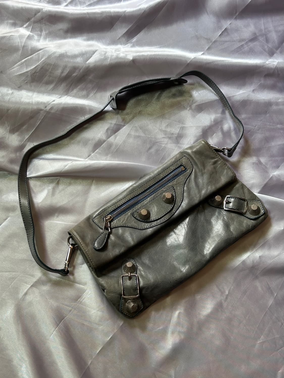 Balenciaga Envelope Clutch Crossbody Bag 상품이미지1