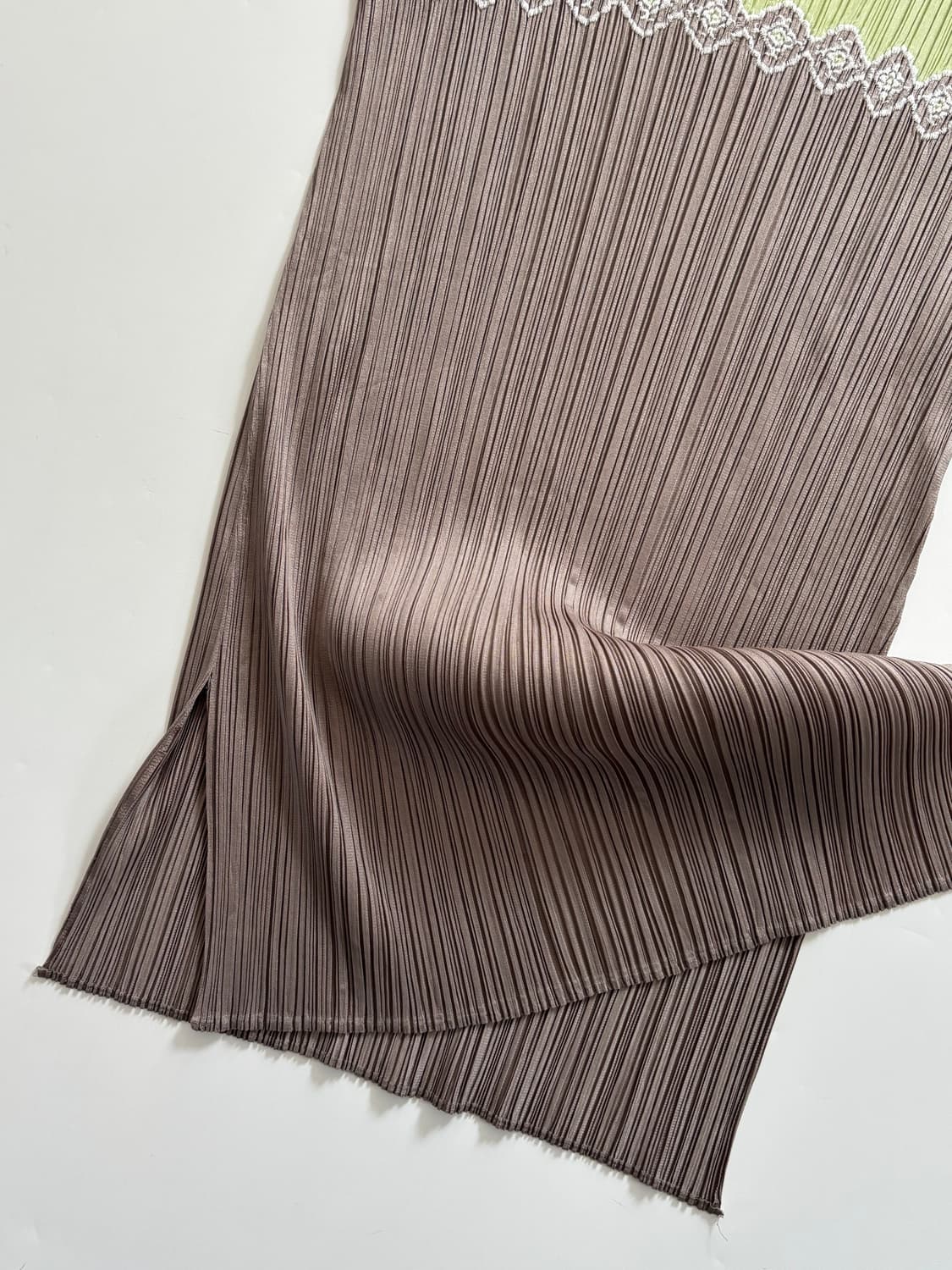 Pleats Please 플리츠플리즈 그린-브라운 슬리브리스 원피스  상품이미지6