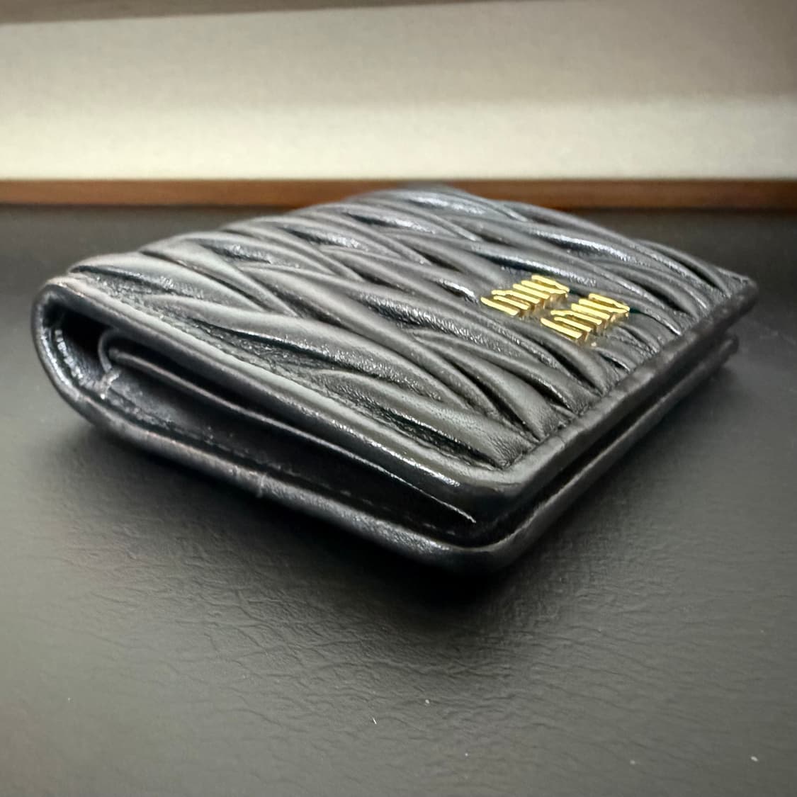 미우미우 마테라쎄 금장 반지갑 상품이미지5