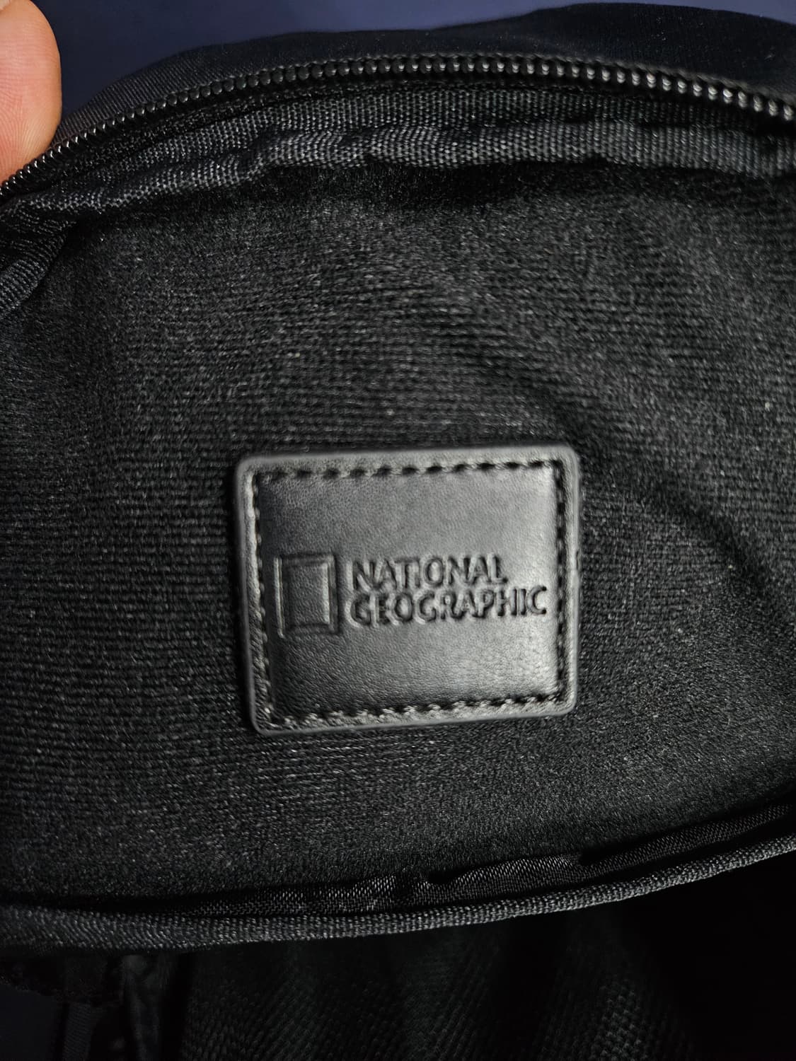 내셔널지오그래픽 어반 자카드 블랙 슬링백  상품이미지5