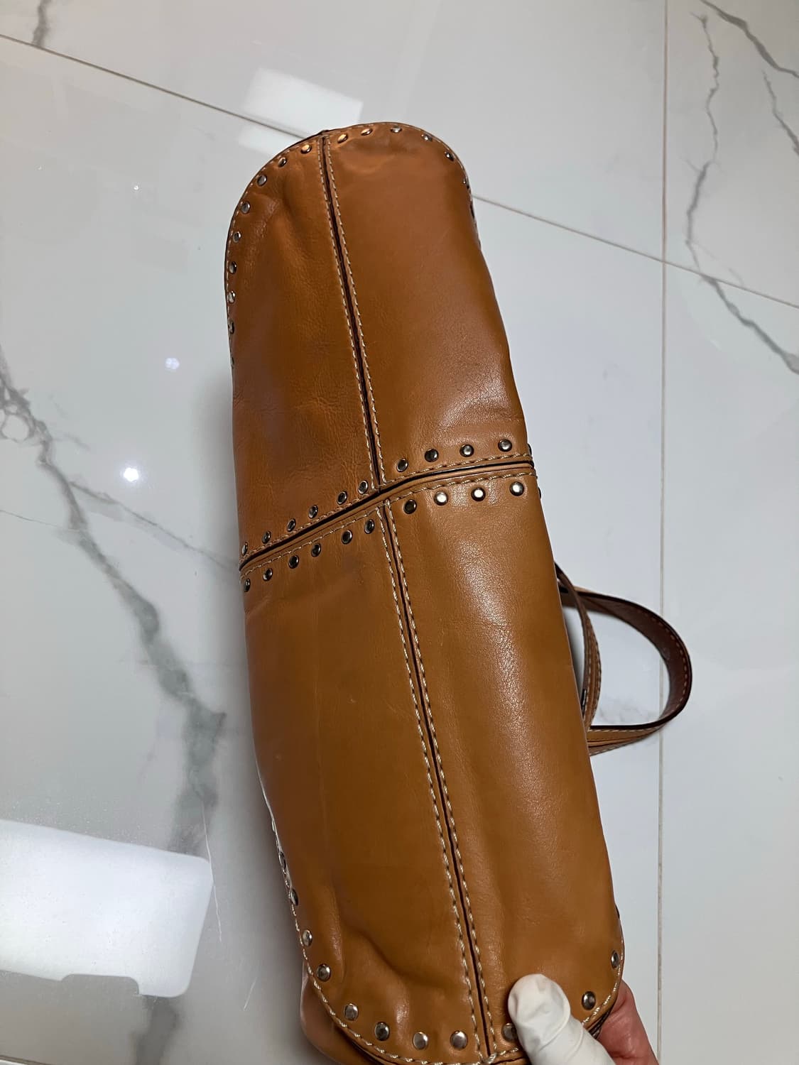 마이클 코어스 빈티지 astor 미디움 스터드 보스턴백 캐멀 상품이미지3