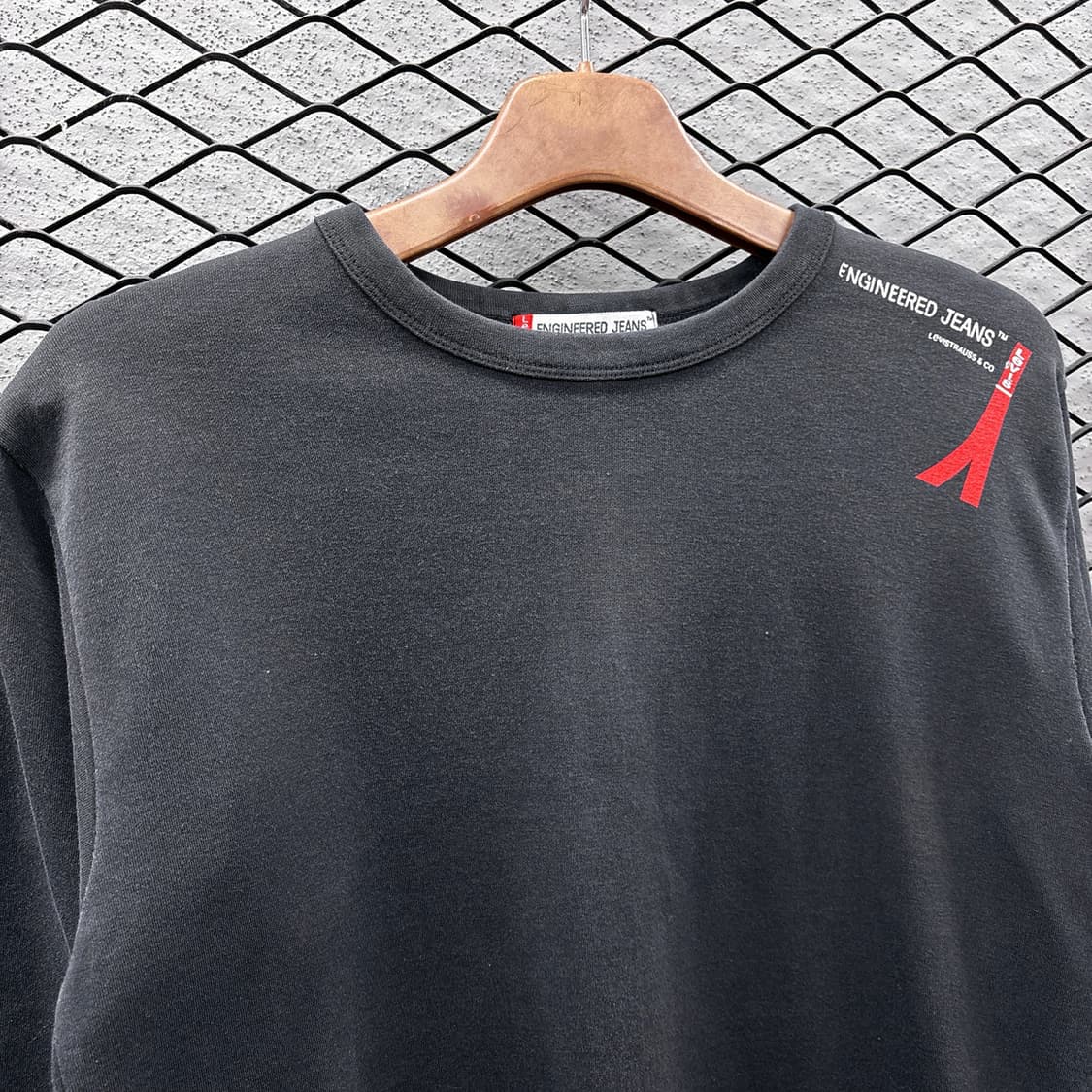 리바이스 엔지니어드 롱슬리브 D링 시그니처 디테일 블랙 상품이미지4