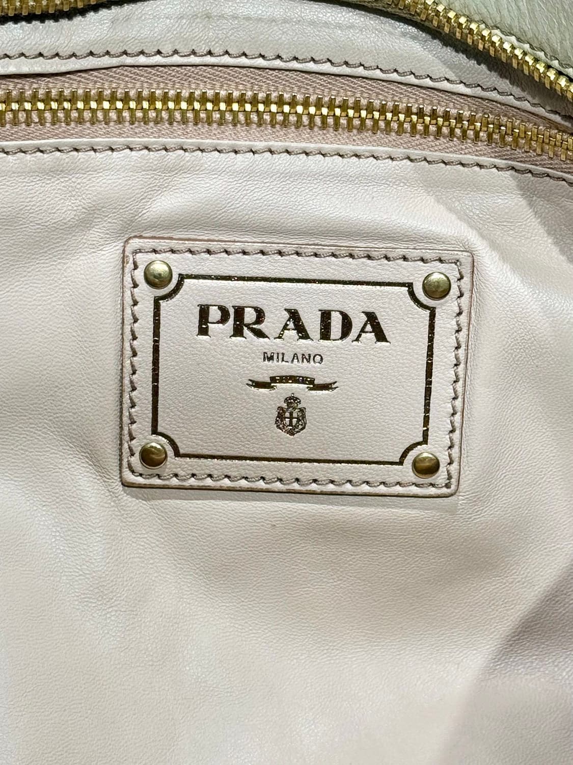 프라다 아이보리 비텔로 레더 이스트웨스트 체인백 상품이미지7