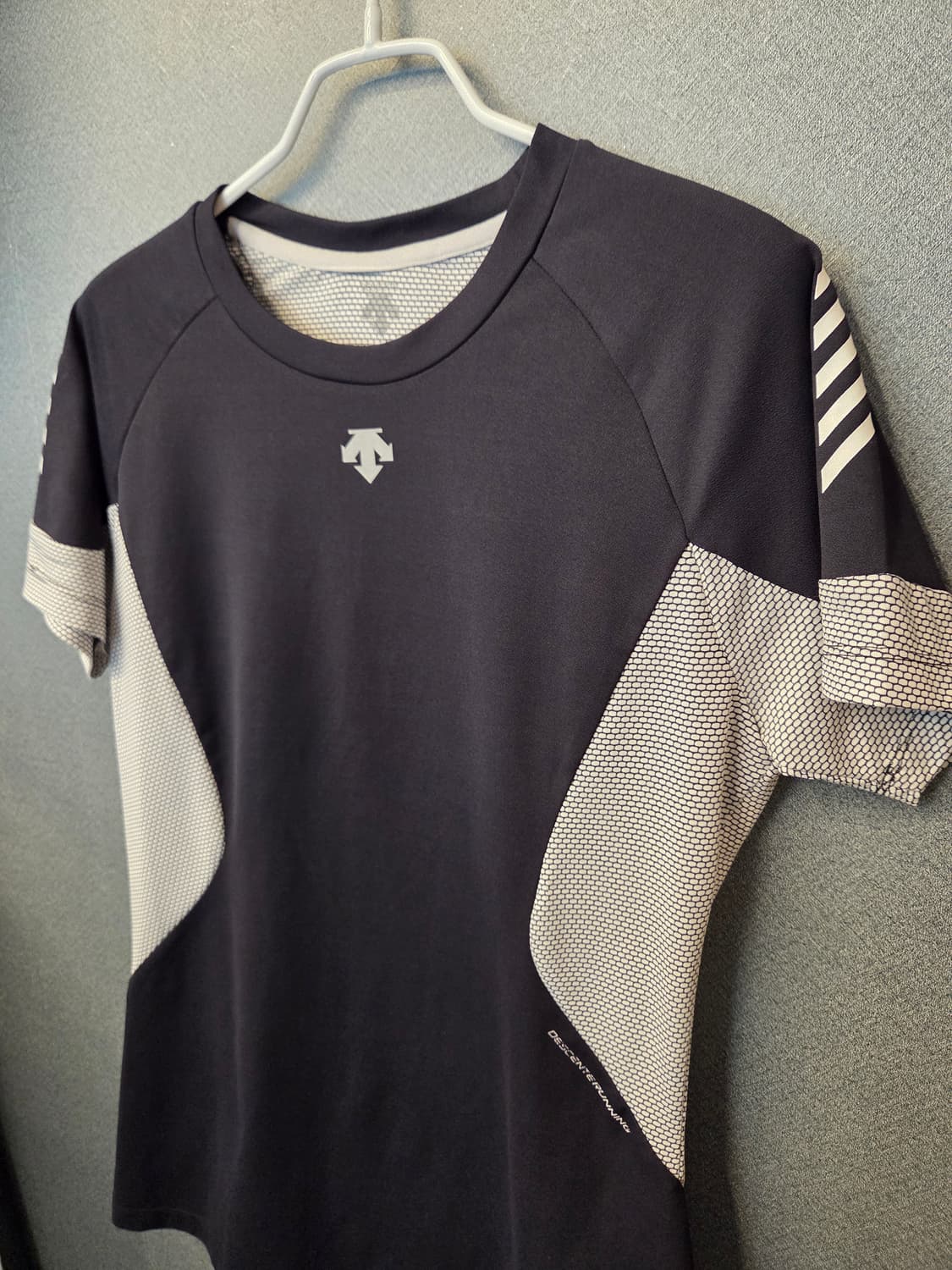 데상트 기능성반팔 상품이미지3