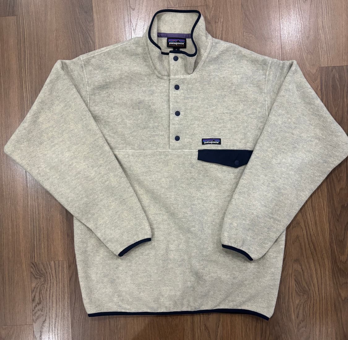 파타고니아  헤비웨이트 신칠라 오트밀 M사이즈 판매합니다. 상품이미지1