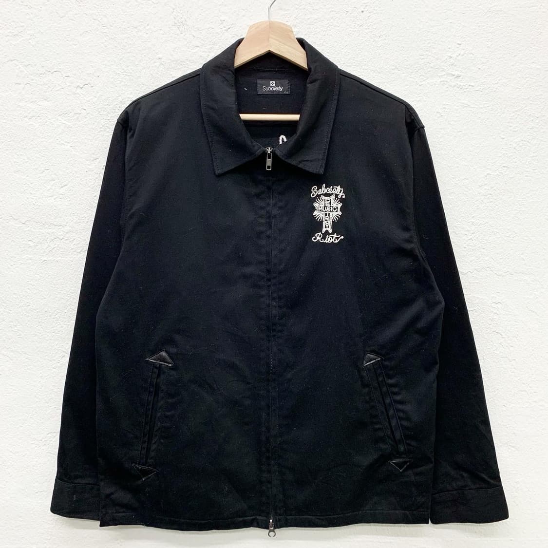 서브사이어티 블랙 레터링 십자가 자수 워크 자켓 상품이미지4