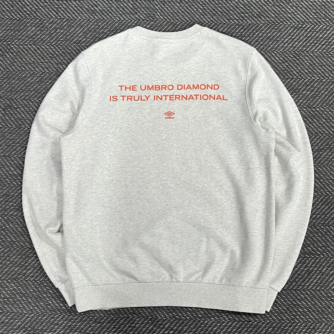 엄브로 베이직 로고 맨투맨 v1077 상품이미지2