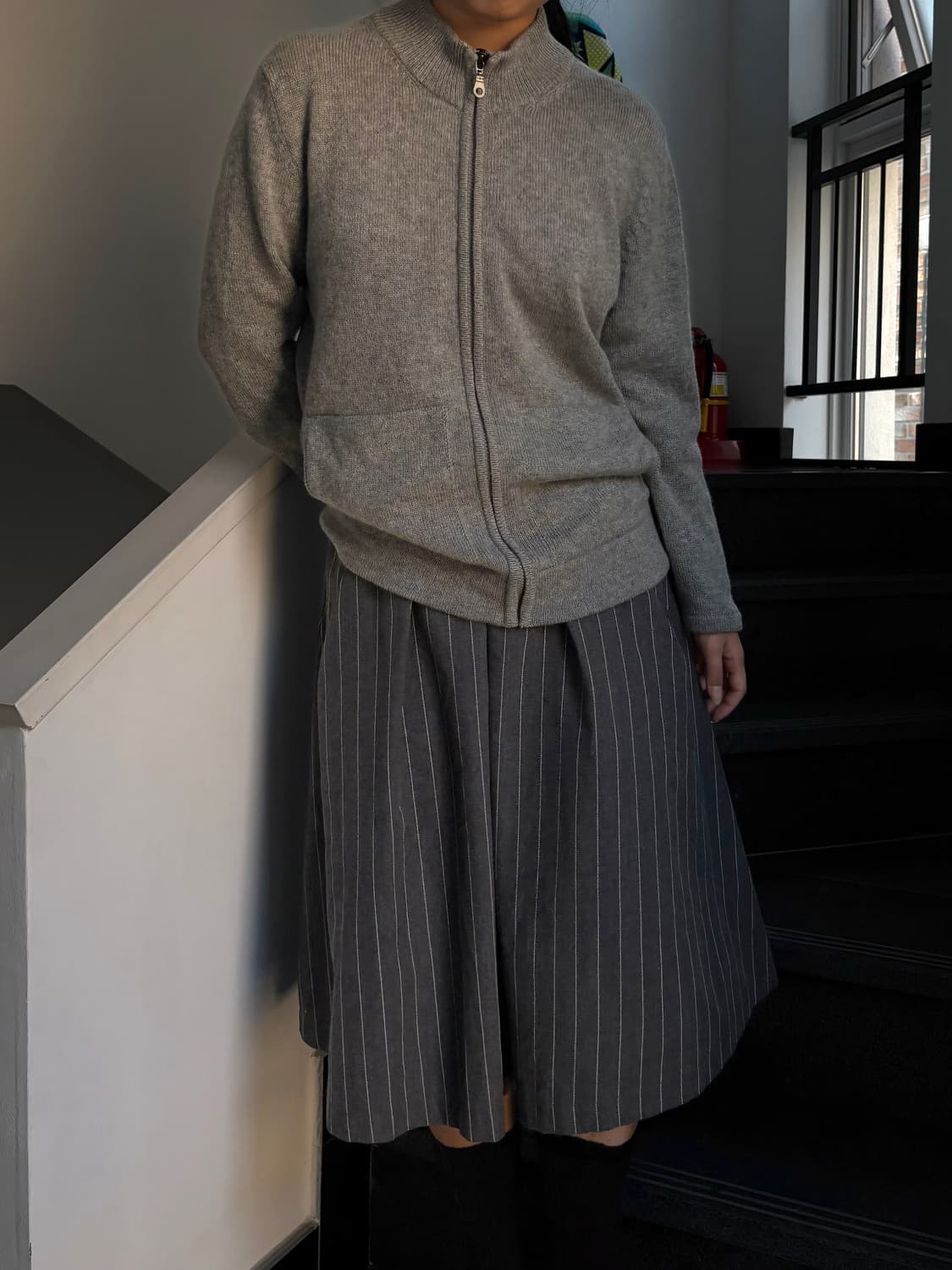 그레이 스트라이프 핀턱 스커트 상품이미지2