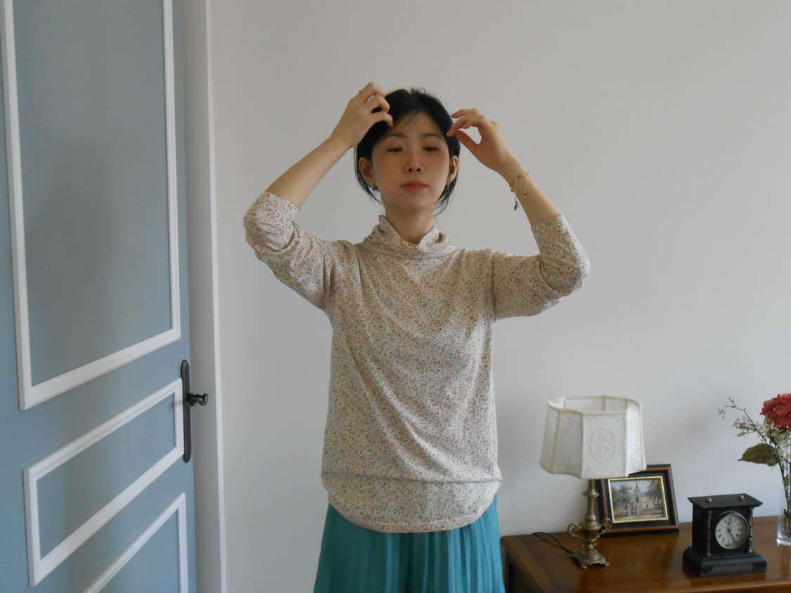 아이보리 들꽃 셔링 터틀넥 상품이미지4