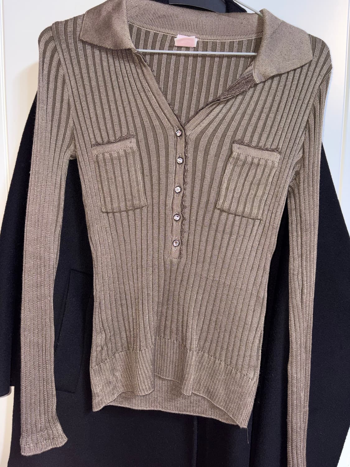 카키 브이넥 롱슬리브  상품이미지2