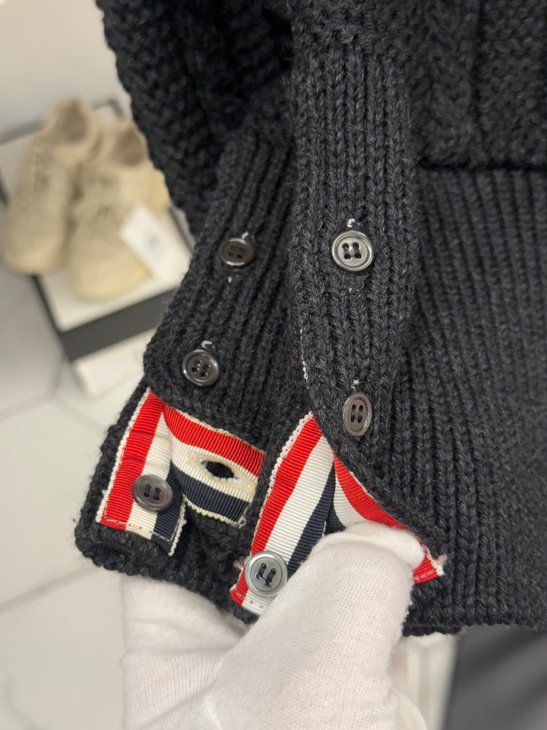 [3] 톰브라운 사선완장 아란케이블 가디건 상품이미지5