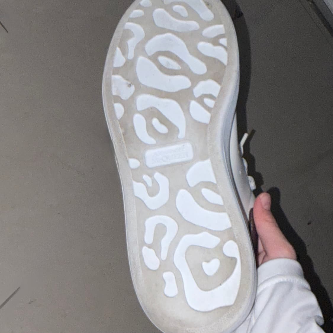 알렉산더 맥퀸 오버솔 스니커즈 화이트 블랙 펄 38 상품이미지5