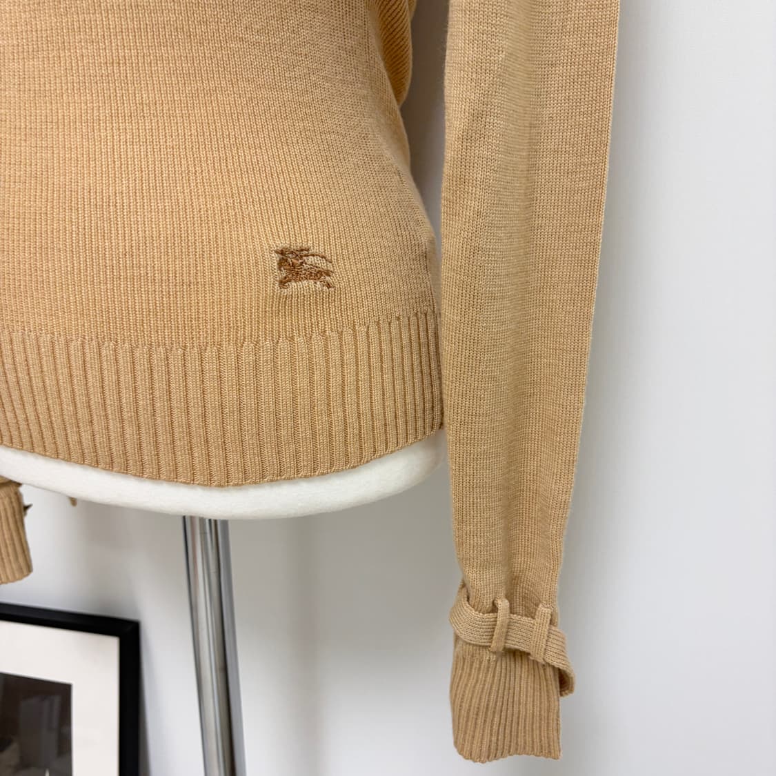 버버리 블루라벨 브이넥 니트 베이지 상품이미지2