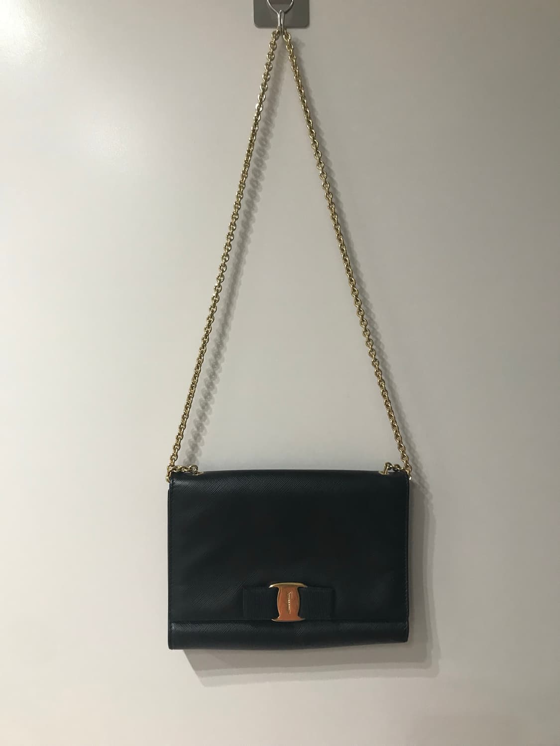 Ferragamo black crossbody bag  상품이미지1
