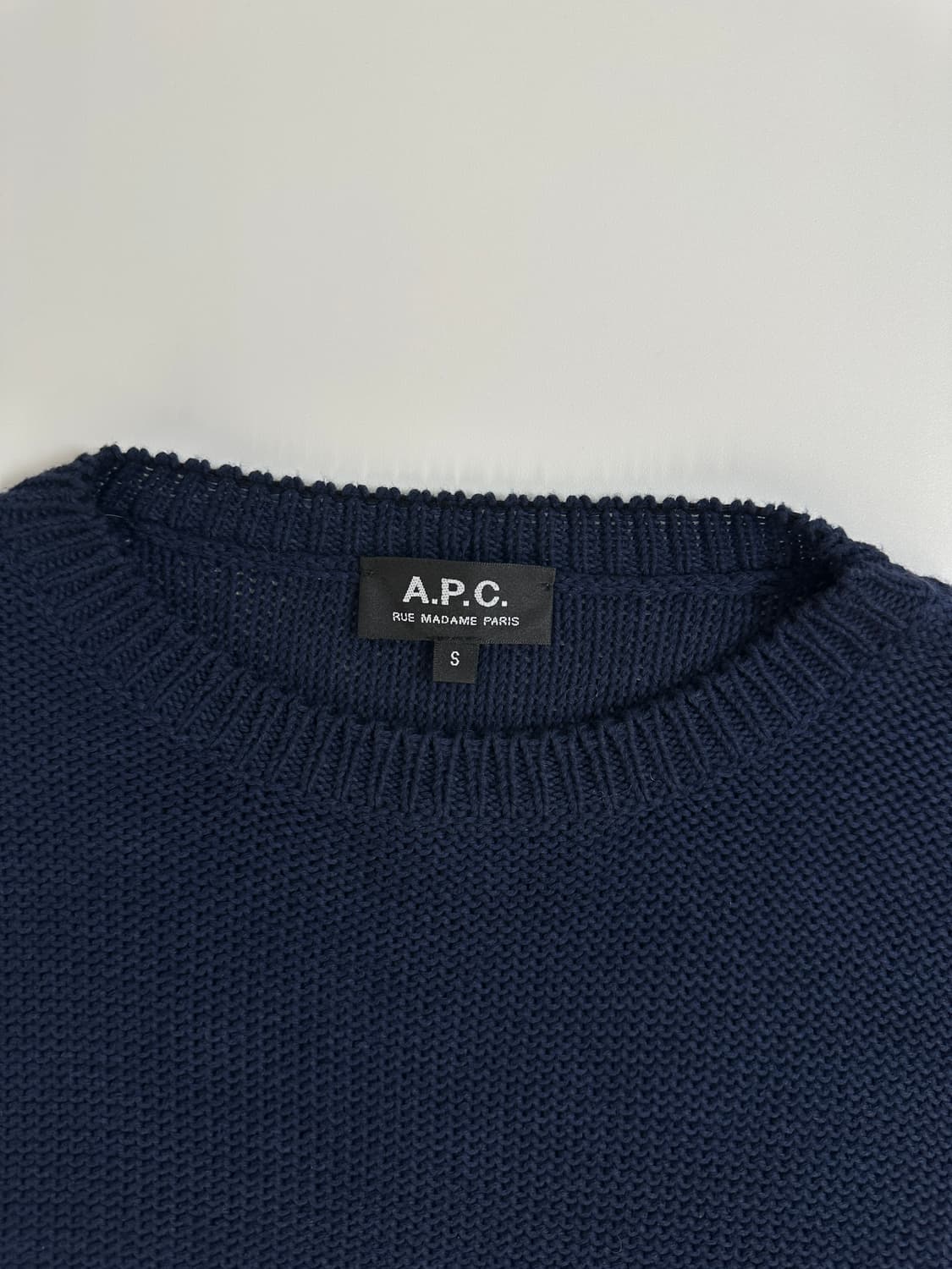 아페쎄 A.P.C. 슬림루즈핏 미니멀 네트 니트 S 네이비  상품이미지4