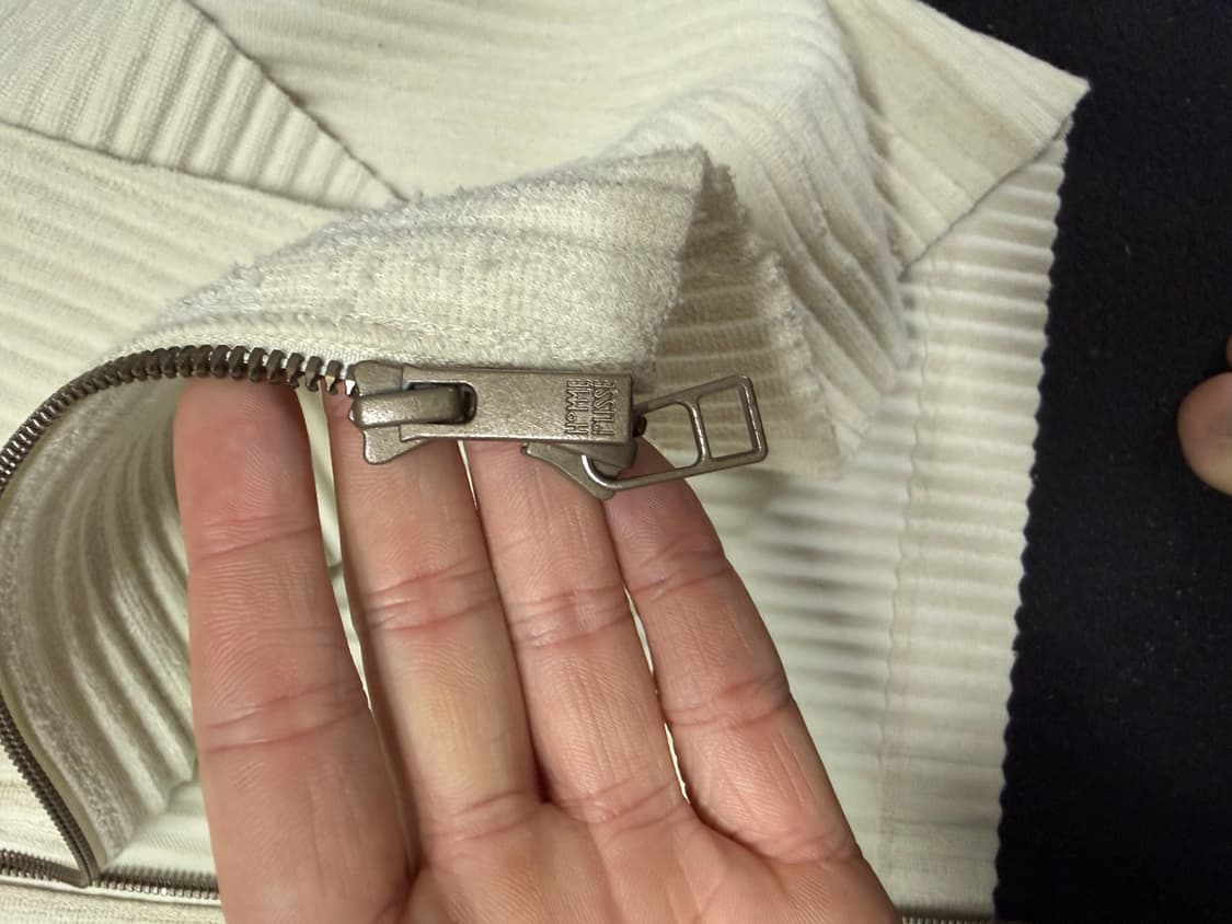 이세이미야케 옴므플리세 울라이크 후드집업 상품이미지2