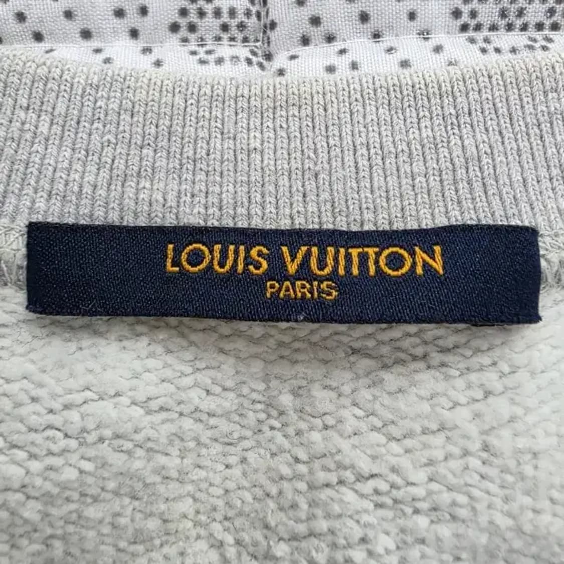 루이비통 네온 로고 맨투맨 그레이 L (드라이완료) 상품이미지9