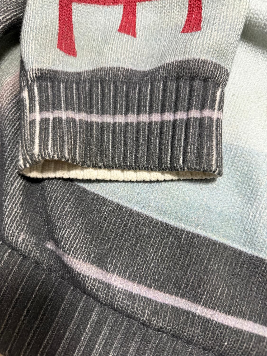 슈프림 x 데미안 허스트 스웨터 블랙 - 25SS XL 상품이미지4