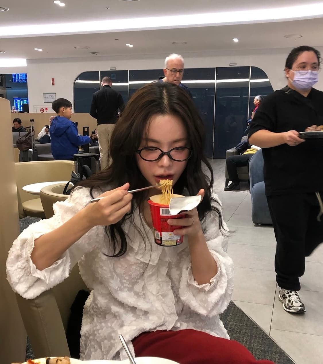 위아썸 프릴 블라우스 상품이미지1