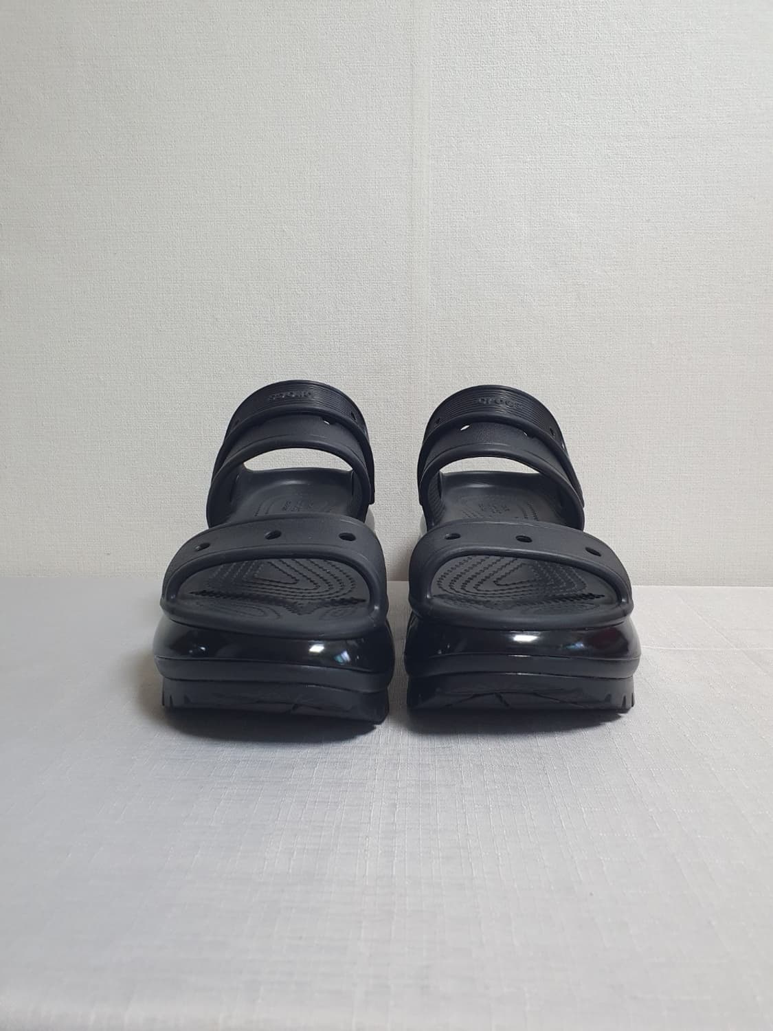 크록스 클래식 메가 크러쉬 샌들 블랙 W6 230mm 상품이미지5