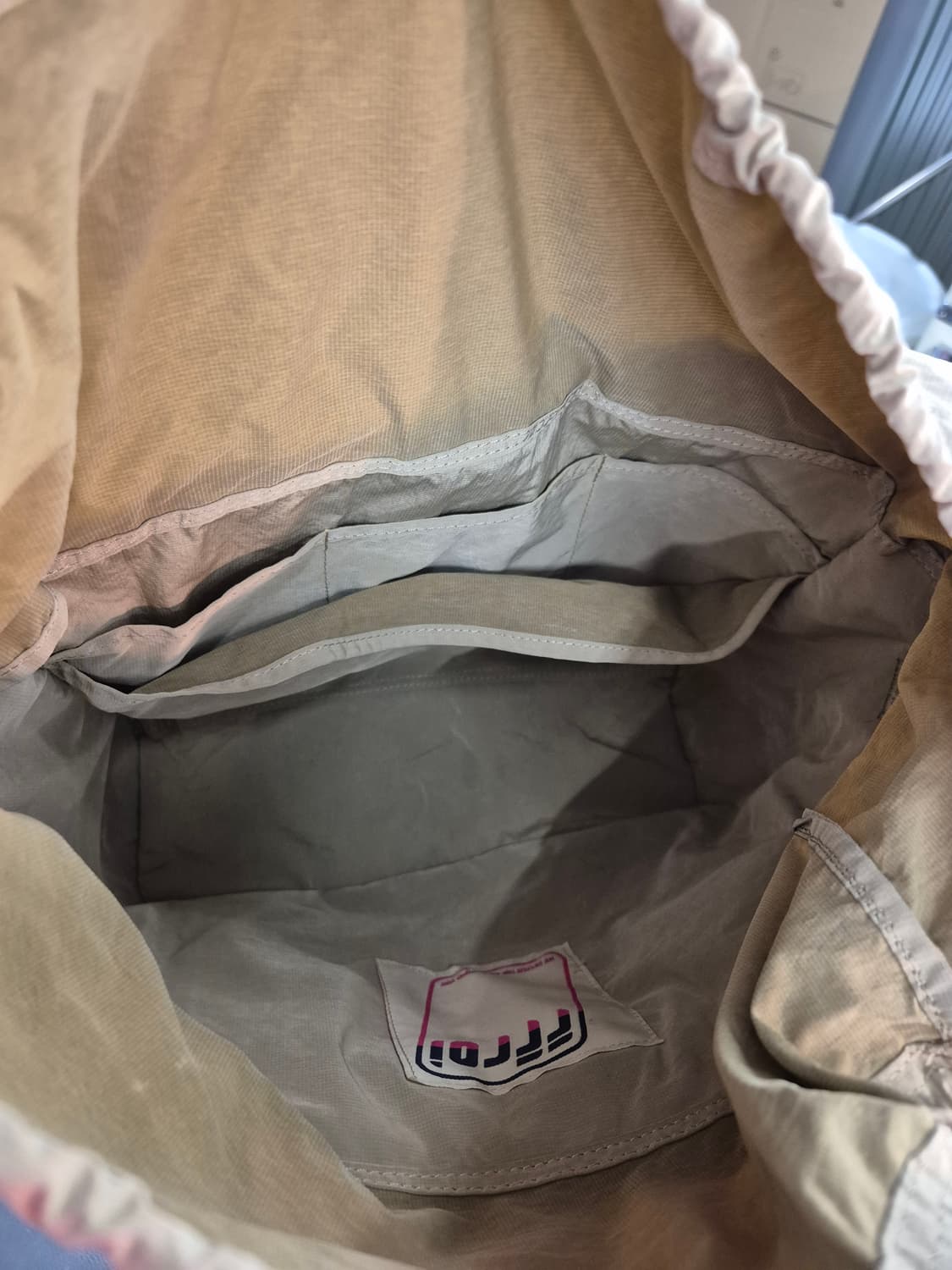 프루아 카키색 메신저백 상품이미지8