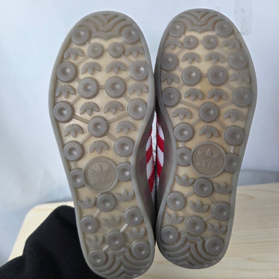 220 아디다스 헬로키티 가젤 인도어 화이트/레드 상품이미지7