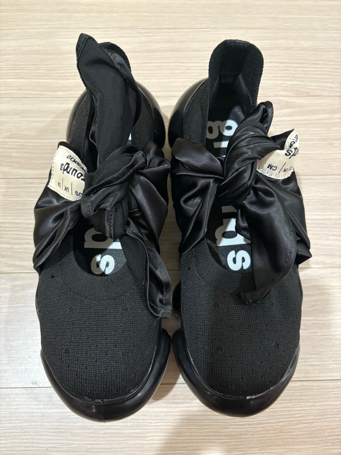 그라운즈 스니커즈 판매합니다. 상품이미지1