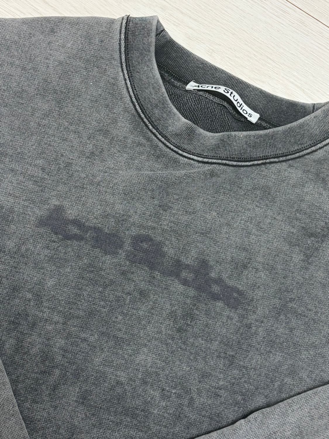 아크네 스튜디오 블러 로고 스웨트셔츠 상품이미지2