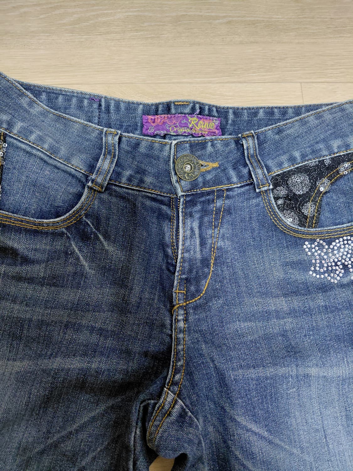 Reuve 오리엔탈 큐빅 백포켓 디테일 워싱 데미지드 데님 상품이미지3