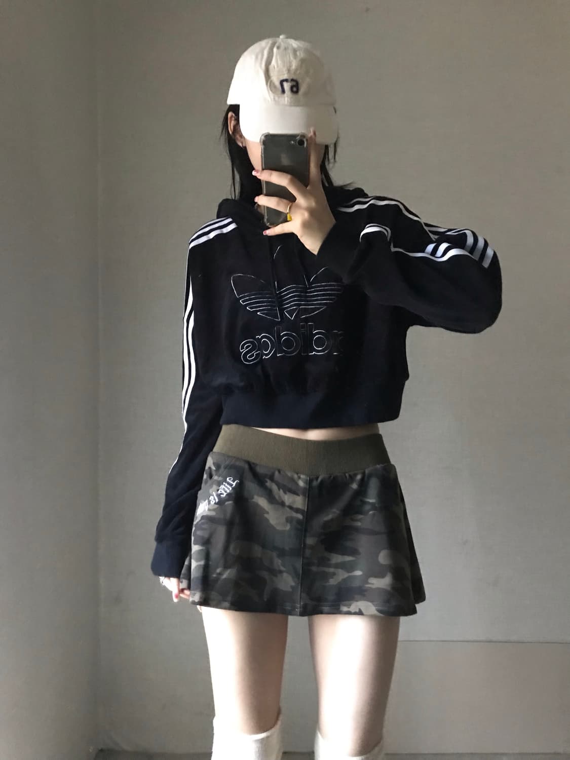 아디다스 벨벳 크롭 후드티 상품이미지1