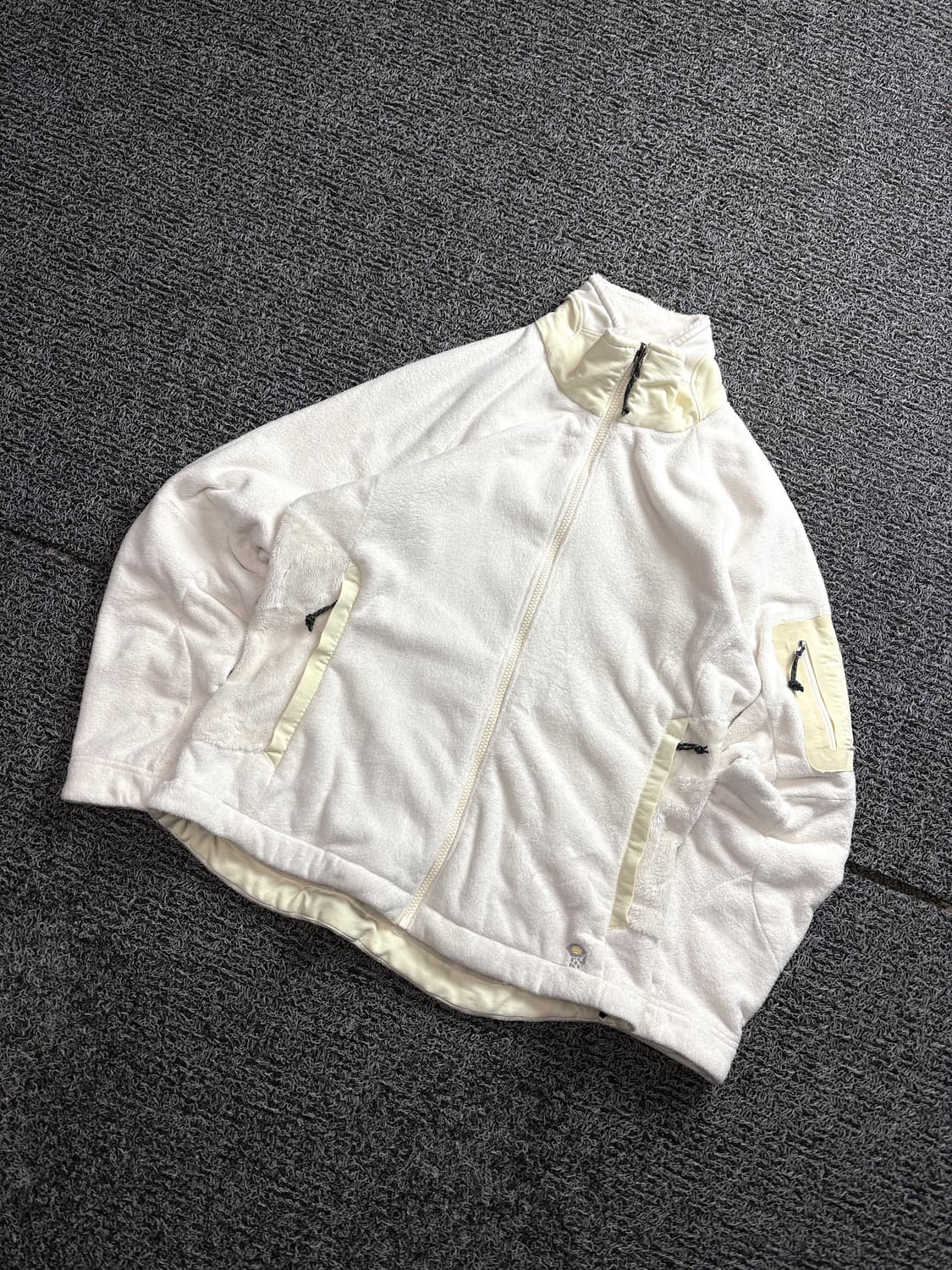 마운틴 하드웨어 화이트 쉐르파 플리스 자켓 2628 상품이미지1