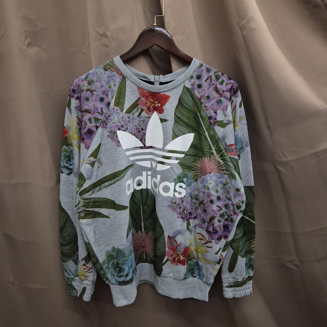 아디다스 플라워 프린팅 맨투맨티 상품이미지1